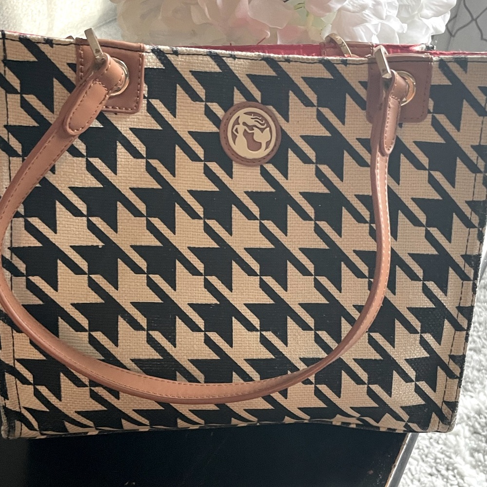 Spartina 449 black and cream purse.